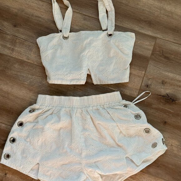 White Set - Picture 2 of 8